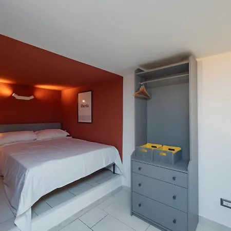 Ihost - Romilli 17a * Mailand